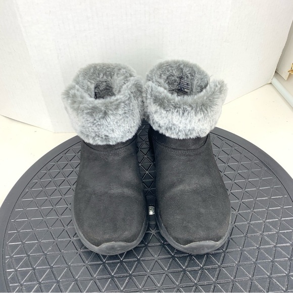 Skechers Women Size 6 Shoes Black Faux Leather Fur Slip On Sneaker Boots Bootie - Picture 3 of 11